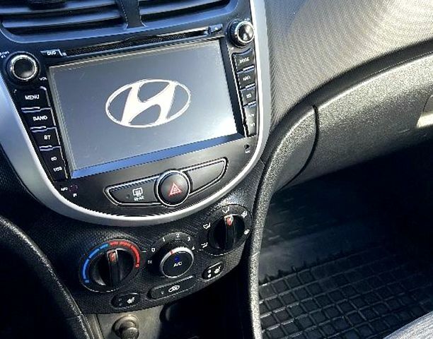 Сірий Хендай Акцент, об'ємом двигуна 1.4 л та пробігом 38 тис. км за 12500 $, фото 7 на Automoto.ua