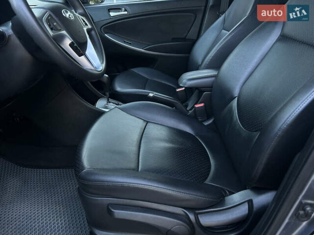 Серый Хендай Акцент, объемом двигателя 1.58 л и пробегом 164 тыс. км за 10999 $, фото 7 на Automoto.ua