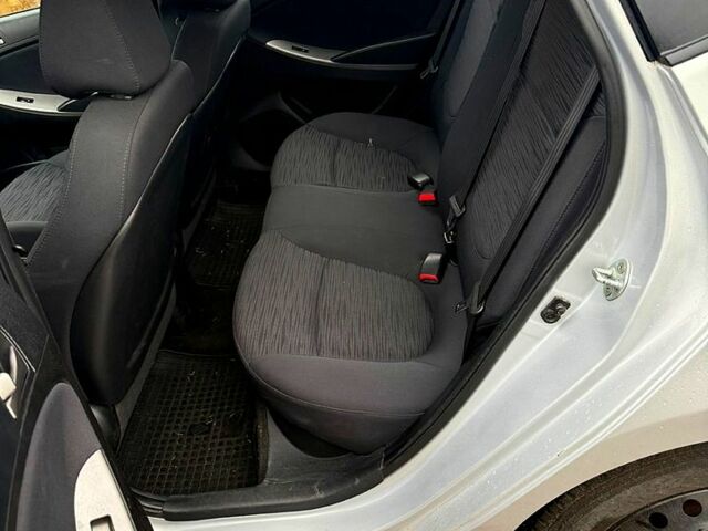 Серый Хендай Акцент, объемом двигателя 1.4 л и пробегом 129 тыс. км за 8500 $, фото 3 на Automoto.ua