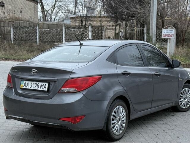 Серый Хендай Акцент, объемом двигателя 1.4 л и пробегом 170 тыс. км за 5700 $, фото 5 на Automoto.ua
