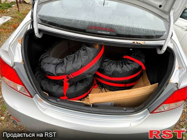 Серый Хендай Акцент, объемом двигателя 1.4 л и пробегом 129 тыс. км за 8500 $, фото 5 на Automoto.ua