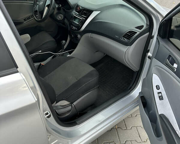 Сірий Хендай Акцент, об'ємом двигуна 1.6 л та пробігом 174 тис. км за 8500 $, фото 13 на Automoto.ua