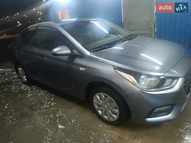 Серый Хендай Акцент, объемом двигателя 1.4 л и пробегом 140 тыс. км за 13800 $, фото 1 на Automoto.ua