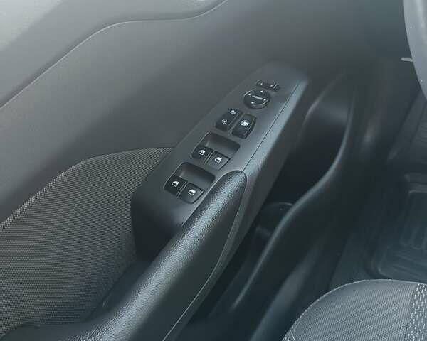 Серый Хендай Акцент, объемом двигателя 1.37 л и пробегом 36 тыс. км за 11500 $, фото 18 на Automoto.ua