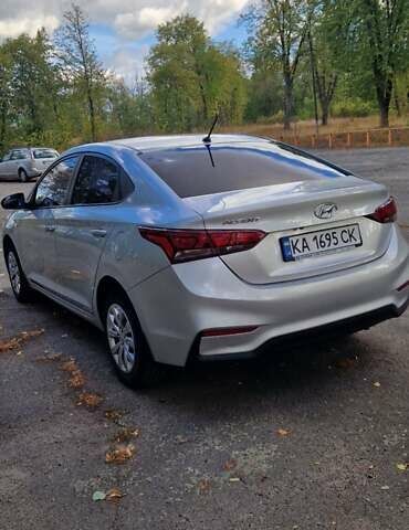 Серый Хендай Акцент, объемом двигателя 1.37 л и пробегом 75 тыс. км за 9700 $, фото 4 на Automoto.ua