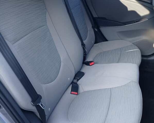 Серый Хендай Акцент, объемом двигателя 1.6 л и пробегом 160 тыс. км за 9760 $, фото 7 на Automoto.ua