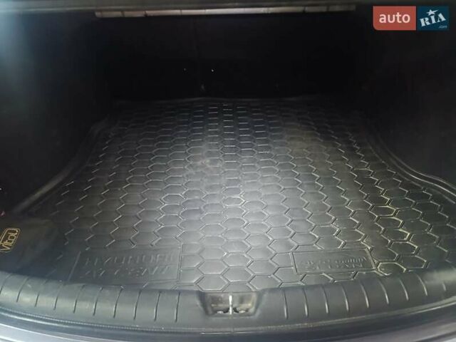 Серый Хендай Акцент, объемом двигателя 1.4 л и пробегом 140 тыс. км за 13800 $, фото 8 на Automoto.ua