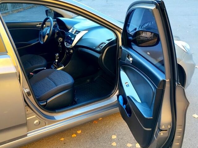 Серый Хендай Акцент, объемом двигателя 1.4 л и пробегом 60 тыс. км за 10000 $, фото 12 на Automoto.ua