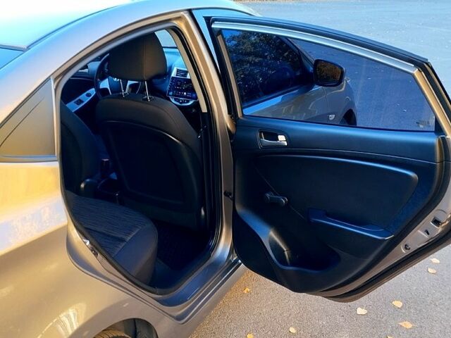 Серый Хендай Акцент, объемом двигателя 1.4 л и пробегом 60 тыс. км за 10000 $, фото 11 на Automoto.ua