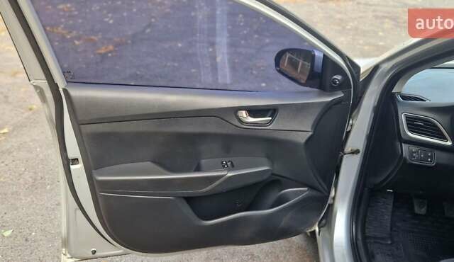 Серый Хендай Акцент, объемом двигателя 1.37 л и пробегом 75 тыс. км за 9700 $, фото 17 на Automoto.ua