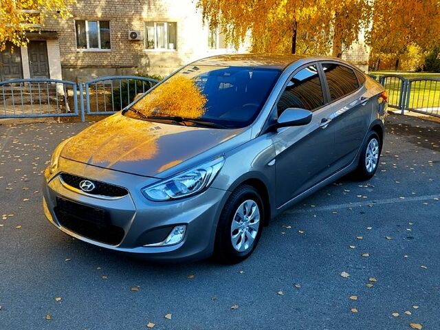 Серый Хендай Акцент, объемом двигателя 1.4 л и пробегом 60 тыс. км за 10000 $, фото 1 на Automoto.ua