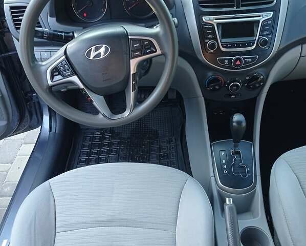 Серый Хендай Акцент, объемом двигателя 1.6 л и пробегом 160 тыс. км за 9760 $, фото 5 на Automoto.ua