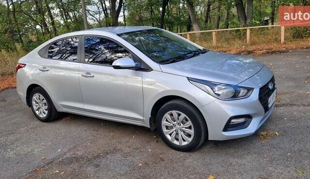 Серый Хендай Акцент, объемом двигателя 1.37 л и пробегом 75 тыс. км за 9700 $, фото 8 на Automoto.ua