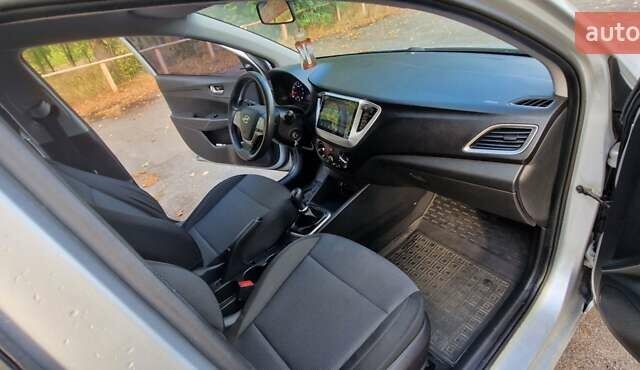 Серый Хендай Акцент, объемом двигателя 1.37 л и пробегом 75 тыс. км за 9700 $, фото 22 на Automoto.ua