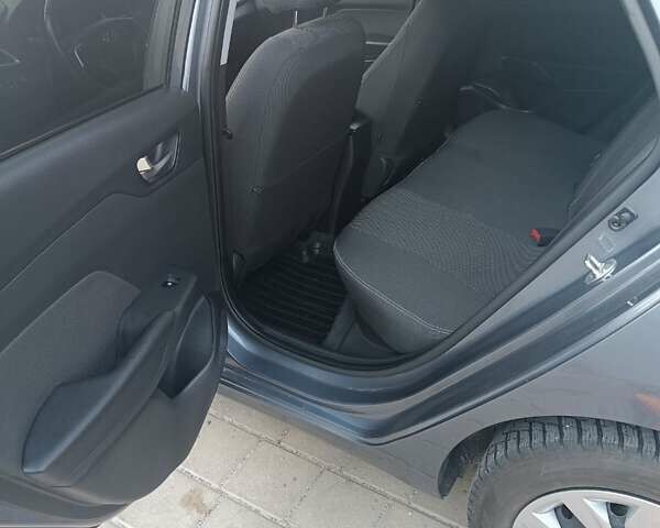 Серый Хендай Акцент, объемом двигателя 1.37 л и пробегом 36 тыс. км за 11500 $, фото 8 на Automoto.ua