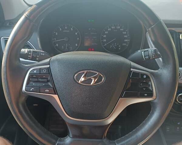 Серый Хендай Акцент, объемом двигателя 1.37 л и пробегом 36 тыс. км за 11500 $, фото 5 на Automoto.ua