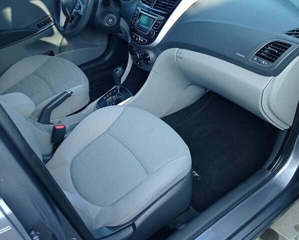 Серый Хендай Акцент, объемом двигателя 1.6 л и пробегом 160 тыс. км за 9760 $, фото 8 на Automoto.ua