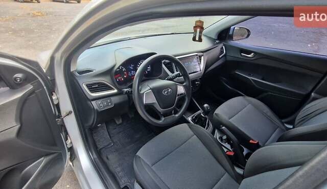 Серый Хендай Акцент, объемом двигателя 1.37 л и пробегом 75 тыс. км за 9700 $, фото 15 на Automoto.ua