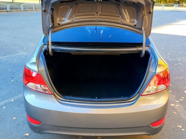 Серый Хендай Акцент, объемом двигателя 1.4 л и пробегом 60 тыс. км за 10000 $, фото 10 на Automoto.ua