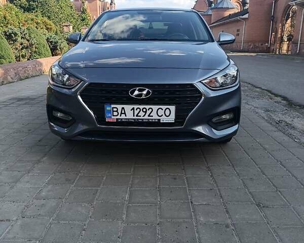 Серый Хендай Акцент, объемом двигателя 1.37 л и пробегом 36 тыс. км за 11500 $, фото 3 на Automoto.ua