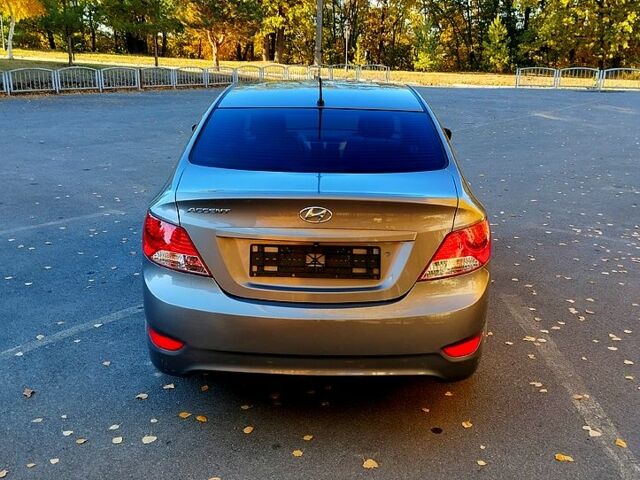 Серый Хендай Акцент, объемом двигателя 1.4 л и пробегом 60 тыс. км за 10000 $, фото 4 на Automoto.ua