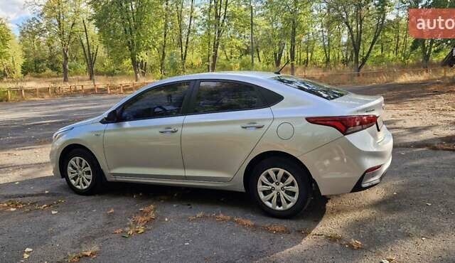 Серый Хендай Акцент, объемом двигателя 1.37 л и пробегом 75 тыс. км за 9700 $, фото 12 на Automoto.ua