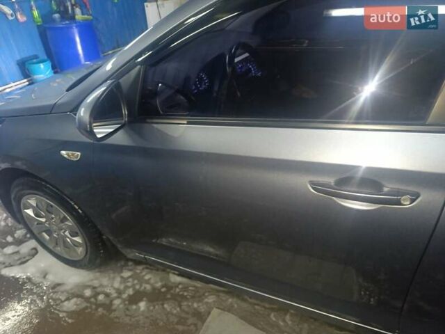 Серый Хендай Акцент, объемом двигателя 1.4 л и пробегом 140 тыс. км за 13800 $, фото 4 на Automoto.ua