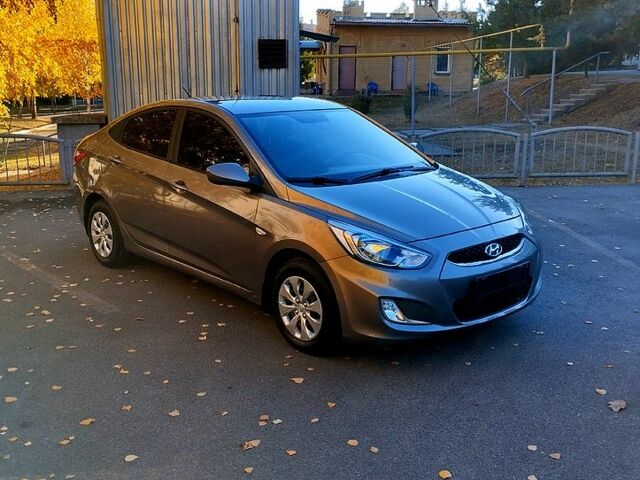 Серый Хендай Акцент, объемом двигателя 1.4 л и пробегом 60 тыс. км за 10000 $, фото 7 на Automoto.ua