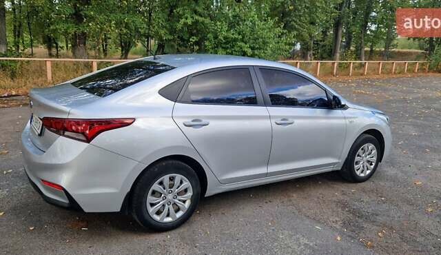 Серый Хендай Акцент, объемом двигателя 1.37 л и пробегом 75 тыс. км за 9700 $, фото 3 на Automoto.ua