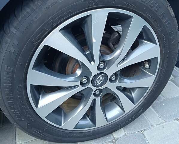 Серый Хендай Акцент, объемом двигателя 1.6 л и пробегом 160 тыс. км за 9760 $, фото 4 на Automoto.ua