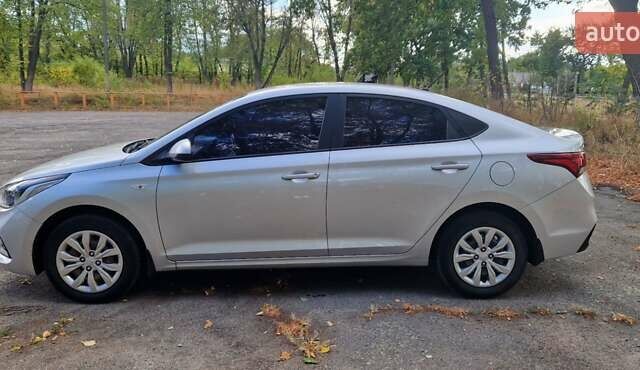 Серый Хендай Акцент, объемом двигателя 1.37 л и пробегом 75 тыс. км за 9700 $, фото 10 на Automoto.ua