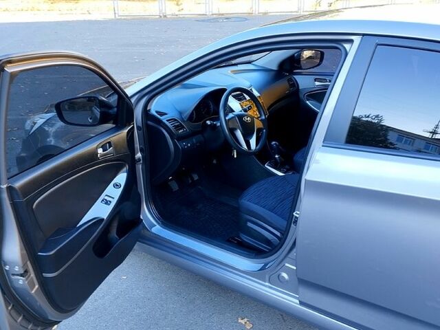 Серый Хендай Акцент, объемом двигателя 1.4 л и пробегом 60 тыс. км за 10000 $, фото 8 на Automoto.ua