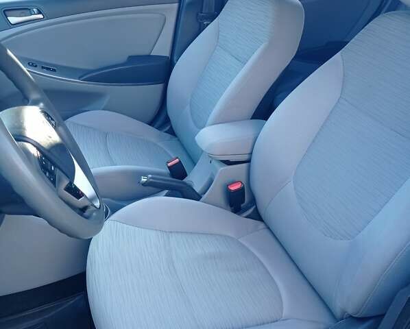 Серый Хендай Акцент, объемом двигателя 1.6 л и пробегом 160 тыс. км за 9760 $, фото 6 на Automoto.ua