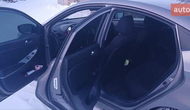 Серый Хендай Акцент, объемом двигателя 1.4 л и пробегом 116 тыс. км за 9000 $, фото 10 на Automoto.ua