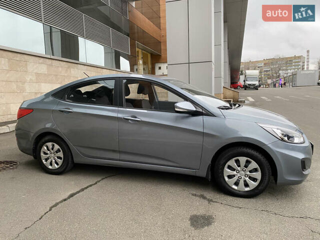 Сірий Хендай Акцент, об'ємом двигуна 1.37 л та пробігом 33 тис. км за 9800 $, фото 5 на Automoto.ua