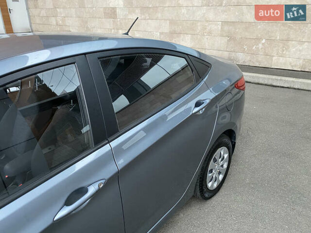 Сірий Хендай Акцент, об'ємом двигуна 1.37 л та пробігом 33 тис. км за 9800 $, фото 26 на Automoto.ua