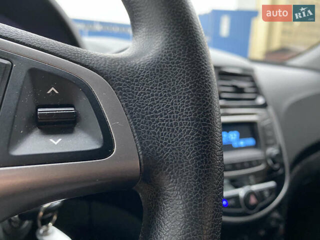 Сірий Хендай Акцент, об'ємом двигуна 1.37 л та пробігом 33 тис. км за 9800 $, фото 39 на Automoto.ua