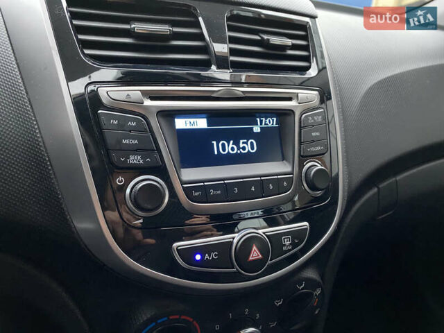 Сірий Хендай Акцент, об'ємом двигуна 1.37 л та пробігом 33 тис. км за 9800 $, фото 40 на Automoto.ua