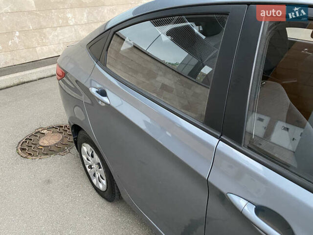 Сірий Хендай Акцент, об'ємом двигуна 1.37 л та пробігом 33 тис. км за 9800 $, фото 28 на Automoto.ua