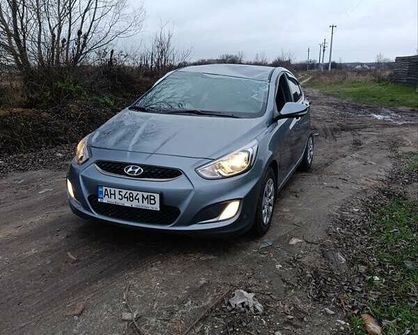 Серый Хендай Акцент, объемом двигателя 1.4 л и пробегом 54 тыс. км за 3999 $, фото 4 на Automoto.ua