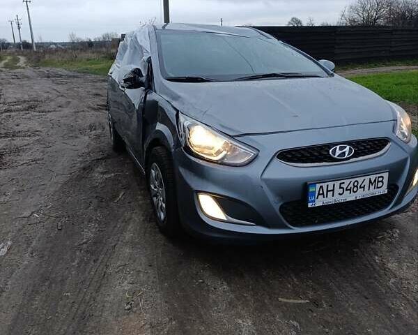 Серый Хендай Акцент, объемом двигателя 1.4 л и пробегом 54 тыс. км за 3999 $, фото 2 на Automoto.ua