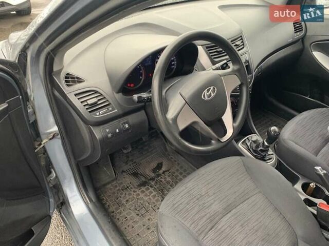 Сірий Хендай Акцент, об'ємом двигуна 1.37 л та пробігом 185 тис. км за 8200 $, фото 10 на Automoto.ua