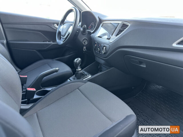 Сірий Хендай Акцент, об'ємом двигуна 1.4 л та пробігом 63 тис. км за 11900 $, фото 10 на Automoto.ua