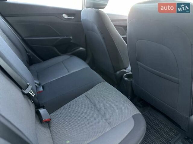 Серый Хендай Акцент, объемом двигателя 1.37 л и пробегом 63 тыс. км за 11900 $, фото 8 на Automoto.ua