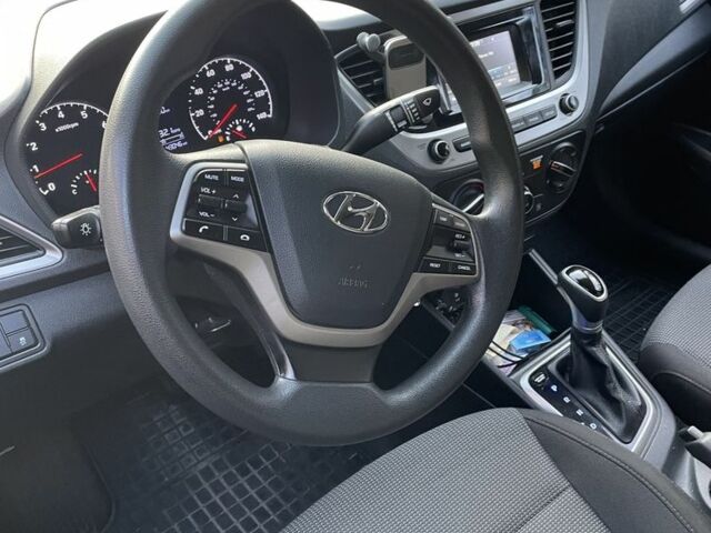 Серый Хендай Акцент, объемом двигателя 1.6 л и пробегом 115 тыс. км за 12000 $, фото 7 на Automoto.ua