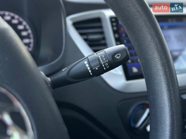 Серый Хендай Акцент, объемом двигателя 1.37 л и пробегом 63 тыс. км за 11900 $, фото 19 на Automoto.ua