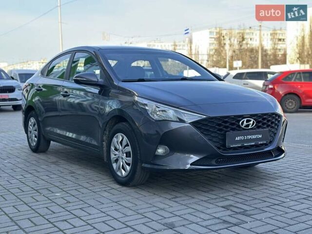 Серый Хендай Акцент, объемом двигателя 1.37 л и пробегом 63 тыс. км за 11900 $, фото 5 на Automoto.ua