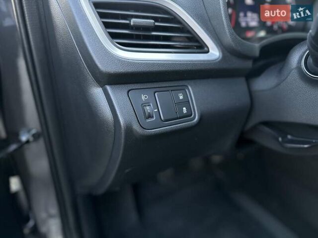 Серый Хендай Акцент, объемом двигателя 1.37 л и пробегом 63 тыс. км за 11900 $, фото 17 на Automoto.ua