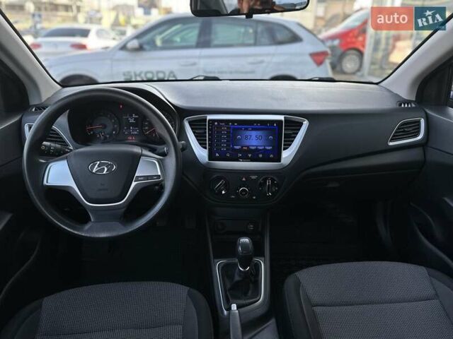 Серый Хендай Акцент, объемом двигателя 1.37 л и пробегом 63 тыс. км за 11900 $, фото 14 на Automoto.ua