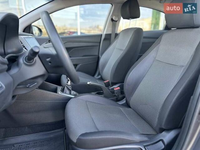 Серый Хендай Акцент, объемом двигателя 1.37 л и пробегом 63 тыс. км за 11900 $, фото 11 на Automoto.ua